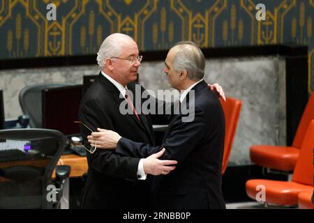 (160226) -- VEREINTEN NATIONEN, 26. Februar 2016 -- Rafael Ramirez (L), Ständiger Vertreter Venezuelas bei den Vereinten Nationen und rotierender Präsident des Sicherheitsrats im Februar, Gespräche mit dem Ständigen Vertreter Syriens bei den Vereinten Nationen, Bashar al-Ja afari, im Vorfeld einer Tagung des Sicherheitsrats zu Syrien im Hauptquartier der Vereinten Nationen in New York am 26. Februar 2016. Der UN-Sicherheitsrat hat am Freitag eine Resolution verabschiedet, um die Einstellung der Feindseligkeiten in Syrien zu unterstützen, die am 26. Februar um 00:00 Uhr Damaskus in Kraft treten wird. ) UN-SICHERHEITSRAT-SYRIEN-WAFFENSTILLSTAND LixMuzi PUBLICATIONxNOTxINxCHN United Nation Stockfoto