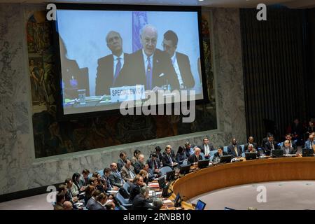 (160226) -- VEREINTEN NATIONEN, 26. Februar 2016 -- Foto aufgenommen am 26. Februar 2016 im Hauptquartier der Vereinten Nationen in New York, zeigt den UN-Sondergesandten für Syrien Staffan de Mistura (auf dem Bildschirm), der den Sicherheitsrat von Genf aus über ein Videokonferenzsystem informiert. Der syrische UN-Gesandte Staffan de Mistura sagte am Freitag, dass am 7. März eine neue Runde der Syrien-Gespräche wieder aufgenommen werde. UN-SICHERHEITSRAT-SYRIEN-GESPRÄCHE LixMuzi PUBLICATIONxNOTxINxCHN Vereinte Nationen Feb 26 2016 Foto aufgenommen AM 26 2016. Februar AM Hauptsitz der Vereinten Nationen in New York zeigt den UN-Sondergesandten für Syrien Staffan de Mistura AUF der Stockfoto