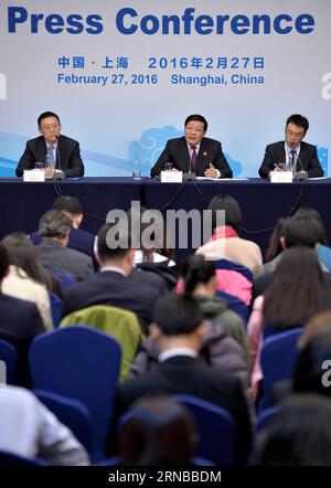 (160227) -- SHANGHAI, 27. Februar 2016 -- der chinesische Finanzminister Lou Jiwei(C, hinten) beantwortet Fragen auf einer Pressekonferenz nach dem Treffen der G20-Finanzminister und Zentralbankgouverneure in Shanghai, Ostchina, 27. Februar 2016. Das zweitägige Treffen der G20-Finanzminister und Zentralbankgouverneure wurde am Samstag in Shanghai geschlossen. ) (Yxb) CHINA-SHANGHAI-G20-CLOSE(CN) LixXin PUBLICATIONxNOTxINxCHN Shanghai Februar 27 2016 Chinesische Finanzminister Lou Jiwei C Rückfragen AUF einer Pressekonferenz nach dem Treffen der G20-Finanzminister und Zentralbankgouverneure in Shanghai Ostchina Februar 27 2016 der TW Stockfoto