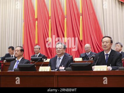 (160228) -- PEKING, 28. Februar 2016 -- Yu Zhengsheng (C), Vorsitzender des Nationalen Komitees der Politischen Konsultativkonferenz des chinesischen Volkes (CPPCC), nimmt an einer Sitzung des Ständigen Komitees des Nationalen Komitees des CPPCC in Peking, der Hauptstadt Chinas, am 28. Februar 2016 Teil. Der Ständige Ausschuss des CPPCC-Nationalkomitees kam am Sonntag zu einer Sitzung zusammen und billigte den Beschluss, die vierte Jahrestagung des 12. CPPCC-Nationalkomitees am 3. März zu eröffnen. ) (dhf) CHINA-BEIJING-YU ZHENGSHENG-CPPCC-MEETING (CN) DingxLin PUBLICATIONxNOTxINxCHN Peking Februar 28 2016 Yu Zheng Sheng C Stockfoto