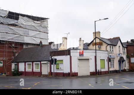 Slough, Berkshire, Großbritannien. September 2023. Das ehemalige Printers Devil Pub, ein Kulturerbe an der Stoke Road, Slough, Berkshire, soll abgerissen und durch einen Wohnblock ersetzt werden. Slough Borough Council hat einen Appell von den Entwicklern Silver Hey Properties Ltd verloren, was bedeutet, dass das ehemalige Pub mit einem architektonischen Design aus dem 19. Jahrhundert, das später als Büros für Rai Solicitors genutzt wurde, abgerissen und durch einen siebenstöckigen Wohnblock ersetzt wird. Ein Großteil der Geschichte von Slough wird abgerissen und durch Wohnungen ersetzt. Quelle: Maureen McLean/Alamy Live News Stockfoto