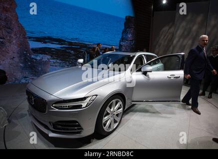 (160301) -- GENF, 1. März 2016 -- der neue Volvo V90 wird am ersten Pressetag der 86. Internationalen Automobilausstellung in Genf, Schweiz, 1. März 2016 vorgestellt. Auf der diesjährigen Automobilausstellung in Genf werden rund 200 Aussteller aus 30 verschiedenen Ländern vertreten sein. ) SCHWEIZ-GENF-MOTOR-SHOW-NEW CARS XuxJinquan PUBLICATIONxNOTxINxCHN Genf 1. März 2016 der neue Volvo V90 WIRD BEIM ersten Pressetag der 86. Internationalen Motorenausstellung in Genf vorgestellt Schweiz 1. März 2016 dieses Jahr wird die S Engine Show in Genf rund 200 Aussteller aus 30 verschiedenen Ländern der Schweiz Genf beherbergen Motor S Stockfoto