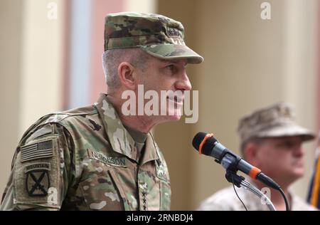 US-Armeegeneral John W. Nicholson, Jr., neuer Kommandeur der von der NATO geführten Resolute Support (RS) in Afghanistan und der US-Streitkräfte, spricht während einer Zeremonie zum Befehlswechsel im RS-Hauptquartier in Kabul, der Hauptstadt Afghanistans, am 2. März 2016. General John W. Nicholson, Jr. übernahm am Mittwoch das Kommando über die NATO-geführte Resolute Support (RS) in Afghanistan und die US-Streitkräfte von seinem Landsmann General John F. Campbell. Rahmat Gul/) AFGHANISTAN-KABUL-RESOLUTE SUPPORT-COMMAND CHANGE Pool PUBLICATIONxNOTxINxCHN US Army General John W Nicholson Jr neuer Befehlshaber der NATO LED Re Stockfoto