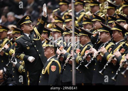(160303) -- PEKING, 3. März 2016 -- die Militärkapelle der chinesischen Volksbefreiungsarmee spielt die Nationalhymne während der Eröffnungssitzung der vierten Sitzung des 12. nationalen Komitees der politischen Konsultativkonferenz des chinesischen Volkes in der Großen Halle des Volkes in Peking, der Hauptstadt Chinas, am 3. März 2016. )(mcg) (ZWEI SITZUNGEN)CHINA-BEIJING-CPPCC-OPENING (CN) ChenxYichen PUBLICATIONxNOTxINxCHN Peking 3. März 2016 die militärische Krawatte der chinesischen Prominenten S Liberation Army SPIELT die NATIONALHYMNE während der Eröffnungssitzung der vierten Sitzung des 12. National C Stockfoto