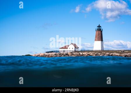 Point Judith Lighthouse an einem sonnigen Tag Stockfoto