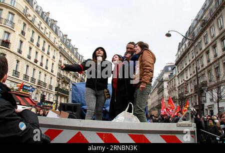 (160309) -- PARIS, 9. März 2016 -- französische gewerkschaftsarbeiter nehmen am 9. März 2016 in Paris an einem Protest gegen ein neu vorgeschlagenes Arbeitsgesetz Teil. Studenten, gewerkschaften und sogar Politiker, einschließlich der rebellischen sozialistischen Gesetzgeber, marschierten am Mittwoch in den Straßen von Paris und durch französische Städte in einem landesweiten Protest gegen eine geplante Reform des Arbeitsgesetzbuches, so die Regierung, würde die prekäre wirtschaftliche Lage der Arbeitnehmer weiter untergraben. ) FRANCE-PARIS-LABOUR CODE-PROTEST ZhengxBin PUBLICATIONxNOTxINxCHN Paris 9. März 2016 französische Gewerkschaftsarbeiter nehmen an einer Protest ag Teil Stockfoto