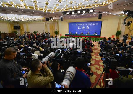 (160310) -- PEKING, 10. März 2016 -- eine Pressekonferenz über die Reform des wissenschaftlichen und technologischen Systems und die Entwicklung von Wissenschaft und Technologie findet am Rande der vierten Sitzung des 12. nationalen Volkskongresses Chinas in Peking, der Hauptstadt Chinas, am 10. März 2016 statt. )(mcg) (ZWEI SITZUNGEN)CHINA-BEIJING-NPC-PRESS KONFERENZ-WISSENSCHAFT & TECHNOLOGIE (CN) LixRenzi PUBLICATIONxNOTxINxCHN 160310 Peking 10. März 2016 eine Pressekonferenz über die Reform des wissenschaftlichen und technologischen Systems und die Entwicklung von Wissenschaft und Technologie IST ein Held AN der Seitenlinie der Stockfoto