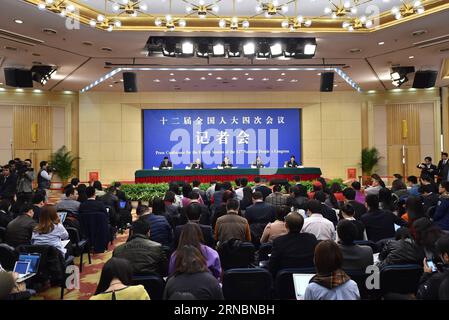 (160310) -- PEKING, 10. März 2016 -- eine Pressekonferenz über die Reform des wissenschaftlichen und technologischen Systems und die Entwicklung von Wissenschaft und Technologie findet am Rande der vierten Sitzung des 12. nationalen Volkskongresses Chinas in Peking, der Hauptstadt Chinas, am 10. März 2016 statt. )(mcg) (ZWEI SITZUNGEN)CHINA-BEIJING-NPC-PRESS KONFERENZ-WISSENSCHAFT & TECHNOLOGIE (CN) LixXin PUBLICATIONxNOTxINxCHN 160310 Peking 10. März 2016 eine Pressekonferenz über die Reform des wissenschaftlichen und technologischen Systems und die Entwicklung von Wissenschaft und Technologie IST Held AN der Seite der F Stockfoto