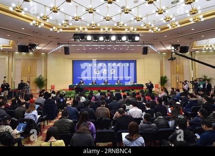 (160310) -- PEKING, 10. März 2016 -- eine Pressekonferenz über die Reform des wissenschaftlichen und technologischen Systems und die Entwicklung von Wissenschaft und Technologie findet am Rande der vierten Sitzung des 12. nationalen Volkskongresses Chinas in Peking, der Hauptstadt Chinas, am 10. März 2016 statt. )(mcg) (ZWEI SITZUNGEN)CHINA-BEIJING-NPC-PRESS KONFERENZ-WISSENSCHAFT & TECHNOLOGIE (CN) LixXin PUBLICATIONxNOTxINxCHN 160310 Peking 10. März 2016 eine Pressekonferenz über die Reform des wissenschaftlichen und technologischen Systems und die Entwicklung von Wissenschaft und Technologie IST Held AN der Seite der F Stockfoto