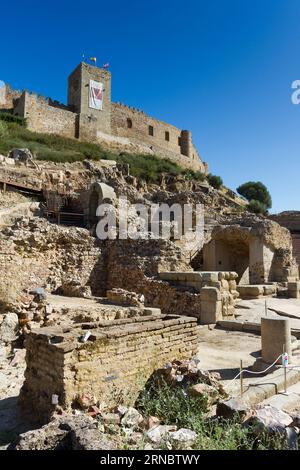 Altes römisches Theater und Schloss, Medellin, Badajoz, Extremadura, Spanien Stockfoto