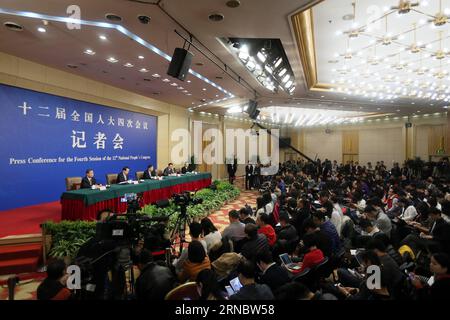 (160312) -- PEKING, 12. März 2016 -- Vorsitzender der China Banking Regulatory Commission Shang Fulin, der Vorsitzende der China Securities Regulatory Commission Liu Shiyu und der Vorsitzende der China Insurance Regulatory Commission Xiang Junbo halten eine Pressekonferenz am Rande der vierten Sitzung des 12. Nationalen Volkskongresses in Peking, der Hauptstadt Chinas, am 12. März 2016. )(mcg) (ZWEI SITZUNGEN)CHINA-PEKING-NPC-PRESSEKONFERENZ (CN) ChenxJunqing PUBLICATIONxNOTxINxCHN 160312 Peking 12. März 2016 Vorsitzender der China Banking Regulatory Commission Shang Fulin Vorsitzender des China Stockfoto