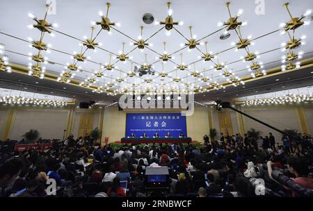 (160312) -- PEKING, 12. März 2016 -- Vorsitzender der China Banking Regulatory Commission Shang Fulin, der Vorsitzende der China Securities Regulatory Commission Liu Shiyu und der Vorsitzende der China Insurance Regulatory Commission Xiang Junbo halten eine Pressekonferenz am Rande der vierten Sitzung des 12. Nationalen Volkskongresses in Peking, der Hauptstadt Chinas, am 12. März 2016. )(mcg) (ZWEI SITZUNGEN)CHINA-PEKING-NPC-PRESSEKONFERENZ (CN) ChenxYichen PUBLICATIONxNOTxINxCHN 160312 Peking 12. März 2016 Vorsitzender der China Banking Regulatory Commission Shang Fulin Vorsitzender des China Stockfoto