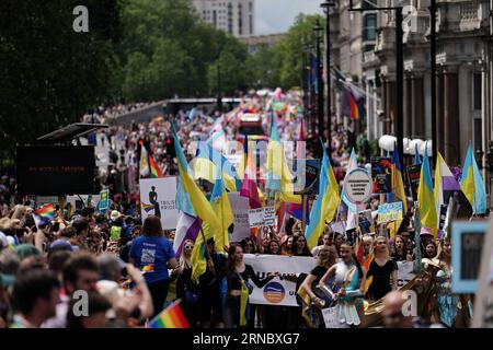 Dateifoto vom 07/23 von den Teilnehmern der Pride in London Parade. Just Stop Oil Protestiers Callum Goode, 24, Ben Plumpton, 69, Gosse Bootsma, 25 und Zosia Lewis, 22, erscheinen am Southwark Crown Court in London für eine Vorverhandlung über die Störung des Pride London 2023, wo sie die Prozession stoppten. Bilddatum: Freitag, 1. September 2023. Stockfoto