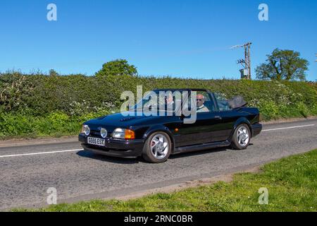 1986 80er Jahre Ford Sierra RS Cosworth Blue Car Petrol 1993 ccm auf dem Weg zur Capesthorne Hall Oldtimer Show, Cheshire, UK Stockfoto