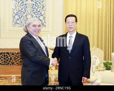 (160317) -- PEKING, 17. März 2016 -- der chinesische Vize-Premier Zhang Gaoli (R) trifft sich mit dem US-Energieminister Ernest Moniz in Peking, der Hauptstadt Chinas, am 16. März 2016. ) (Zkr) CHINA-BEIJING-ZHANG GAOLI-U.S.-ENERGY SECRETARY-MEETING(CN) DingxLin PUBLICATIONxNOTxINxCHN Peking 17. März 2016 der chinesische Vizepremierminister Zhang Gaoli r trifft sich mit dem US-Energieminister Ernest Moniz in der chinesischen Hauptstadt Peking 16. März 2016 CCR China Beijing Zhang Gaoli U S Energy Secretary Meeting CN NODingxLIN PUCHINxBLN Stockfoto