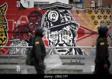 Generalstreik in Kolumbien (160317) -- BOGOTA, 17. März 2016 -- Aufständische Polizeiwache während eines marsches am Rande des Nationalstreiks in Bogota, der Hauptstadt Kolumbiens, am 17. März 2016. Kolumbianische Gewerkschaften, unterstützt von Lkw-Fahrern, Taxifahrern und Bauern, forderten einen nationalen Streik, um gegen die Wirtschafts- und Sozialpolitik der Regierung zu protestieren, laut lokalen Presseinformationen. ) (jg) (sp) OBLIGATORISCHE GUTSCHRIFT KEINE DATEI KEINE VERKÄUFE REDAKTIONELLE VERWENDUNG NUR KOLUMBIEN AUS COLOMBIA-BOGOTA-SOCIETY-MARCH COLPRENSA PUBLICATIONxNOTxINxCHN Generalstreik in Kolumbien Bogota 17. März 2016 Riot Poli Stockfoto