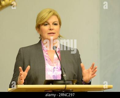 (160318) -- VARAZDIN, 18. März 2016 -- die kroatische Präsidentin Kolinda Grabar-Kitarovic nimmt an einer gemeinsamen Pressekonferenz mit ihren österreichischen und slowenischen Kollegen Heinz Fischer und Borut Pahor (nicht im Bild) nach ihrem Treffen in Varazdin, Nordkroatien, am 18. März 2016 Teil. Die Präsidenten Kroatiens, Sloweniens und Österreichs trafen sich am Freitag in Varazdin, Nordkroatien, und brachten ihre Besorgnis über die Migrantenkrise an der mazedonisch-griechischen Grenze nach der Schließung der Balkanroute zum Ausdruck. ) KROATIEN-VARAZDIN-TRILATERALES TREFFEN MisoxLisanin PUBLICATIONxNOTxINxCHN Varazdin 18. März 2016 Kroatien Stockfoto