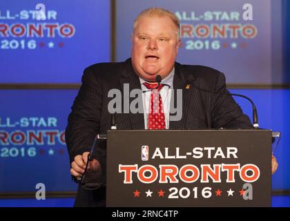 (160322) -- TORONTO, 22. März 2016 -- Foto aufgenommen am 30. September 2013 zeigt, wie der frühere Bürgermeister von Toronto, Rob Ford, an einer Pressekonferenz des NBA 2016 All-Star-Spiels in Toronto, Kanada teilnimmt. Der 46-jährige ehemalige Bürgermeister von Toronto, Rob Ford, der während seines Amtes umstritten für seinen Drogen- und Alkoholmissbrauch bekannt wurde, ist am Dienstag nach Jahren im Kampf gegen Krebs gestorben. KANADA-TORONTO-EHEMALIGER BÜRGERMEISTER-ROB FORD-DEAD ZouxZheng PUBLICATIONxNOTxINxCHN Toronto 22. März 2016 Foto aufgenommen AM 30 2013. September zeigt, dass Toronto-ehemaliger Bürgermeister-Rob Ford an einer Pressekonferenz des NBA 2016 All Star Game in Toronto teilnimmt Stockfoto