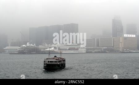 (160323) -- HONGKONG, 23. März 2016 -- Ein Fährboot fährt in starkem Nebel in Hongkong, Südchina, 23. März 2016. Die Sicht wurde aufgrund des Nebels auf weniger als einen Kilometer reduziert. ) (Cxy) CHINA-HONG KONG-HEAVY FOG (CN) LoxPingxFai PUBLICATIONxNOTxINxCHN Hong Kong 23. März 2016 eine Fähre fährt in Heavy Fog in Hong Kong Südchina 23. März 2016 die Sicht reduzierte sich auf weniger als einen Kilometer aufgrund des Fog Cxy China Hong Kong Heavy Fog CN LoxPingxFai PUICATIOxCHINxCHXTxTxXTXTXTXN Stockfoto