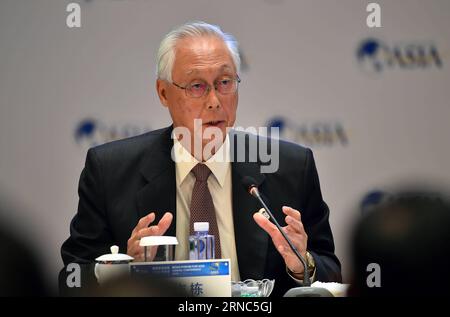 (160323) -- BOAO, 23. März 2016 -- Goh Chok Tong, ehrenamtlicher Senior Minister von Singapur, spricht auf einem Unterforum zum Thema Global Economic Outlook 2016: ein Dialog mit dem BFA-Verwaltungsrat während des Boao Forum for Asia (BFA) 2016 in Boao, Provinz Hainan, Südchina, 23. März 2016. ) (Yxb) CHINA-BOAO-BFA 2016-SUB-FORUM (CN) GuoxCheng PUBLICATIONxNOTxINxCHN Boao 23. März 2016 Goh Chok Tong Honorary Senior Ministers of Singapore spricht AUF einem Sub-Forum zum Thema Global Economic Outlook 2016 ein Dialog mit dem BfA-Vorstand während des Boao-Forums für Asien BfA 2016 in Bo Stockfoto