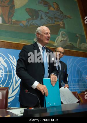 (160324) -- GENF, 24. März 2016 -- UN-Sondergesandter für Syrien de Mistura (L) bereitet sich auf die Abreise nach einer Pressekonferenz in Genf, Schweiz, am 24. März 2016 vor. Am Ende der jüngsten Verhandlungsrunde, die ein politisches Ende der syrischen Krise herbeiführen soll, hoffte UN-Vermittlerin Staffan de Mistura, dass ein Papier, in dem 12 Punkte der Gemeinsamkeiten zwischen den Kriegsparteien dargelegt werden, die Grundlage für substanzielle Verhandlungen im April bilden würde. ) SCHWEIZ-GENF-SYRIEN-GESPRÄCHE-COMMONNALITY XuxJinquan PUBLICATIONxNOTxINxCHN Genf 24. März 2016 UN-Sondergesandter für Syrien de Mistura l bereitet sich auf die Abreise nach einem Pre vor Stockfoto