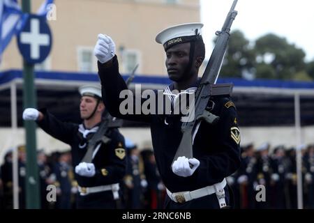 (160325) -- ATHEN, 25. März 2016 -- griechische Soldaten nehmen am 25. März 2016 an der Parade zum Unabhängigkeitstag in Athen Teil. Der Unabhängigkeitstag markiert den Beginn der griechischen Revolution gegen die osmanische Herrschaft im Jahr 1821.) GRIECHENLAND-ATHEN-MILITÄR MariosxLolos PUBLICATIONxNOTxINxCHN Athen März 25 2016 Soldaten der griechischen Armee nehmen an der Parade zum Unabhängigkeitstag in Athen Griechenland AM 25 2016. März Teil der UNABHÄNGIGKEITSTAG markiert den Beginn der griechischen Revolution gegen die OSMANISCHE Herrschaft in 1821 Griechenland Athen Militär MariosxLolos PUBLICATIONxNOTxINxCHN Stockfoto