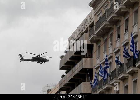 (160325) -- ATHEN, 25. März 2016 -- Ein Militärhubschrauber nimmt am 25. März 2016 an der Parade zum Unabhängigkeitstag in Athen Teil. Der Unabhängigkeitstag markiert den Beginn der griechischen Revolution gegen die osmanische Herrschaft im Jahr 1821. GRIECHENLAND-ATHEN-MILITÄR MariosxLolos PUBLICATIONxNOTxINxCHN Athen März 25 2016 ein Militärhubschrauber nimmt an der Parade zum Unabhängigkeitstag in Athen Griechenland AM 25 2016. März Teil der Unabhängigkeitstag markiert den Beginn der griechischen Revolution gegen die OSMANISCHE Herrschaft in 1821 Griechenland Athen Militär MariosxLolos PUBLICATIONxNOTxINxCHN Stockfoto