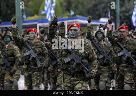 (160325) -- ATHEN, 25. März 2016 -- griechische Soldaten nehmen am 25. März 2016 an der Parade zum Unabhängigkeitstag in Athen Teil. Der Unabhängigkeitstag markiert den Beginn der griechischen Revolution gegen die osmanische Herrschaft im Jahr 1821.) GRIECHENLAND-ATHEN-MILITÄR MariosxLolos PUBLICATIONxNOTxINxCHN Athen März 25 2016 Soldaten der griechischen Armee nehmen an der Parade zum Unabhängigkeitstag in Athen Griechenland AM 25 2016. März Teil der UNABHÄNGIGKEITSTAG markiert den Beginn der griechischen Revolution gegen die OSMANISCHE Herrschaft in 1821 Griechenland Athen Militär MariosxLolos PUBLICATIONxNOTxINxCHN Stockfoto