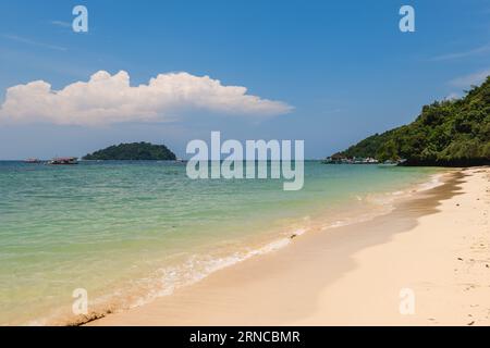 Landschaft der Insel Manukan, einer Insel des Nationalparks Tunku Abdul Rahman in Sabah, Malaysia Stockfoto