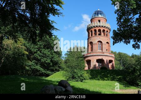 Der Ernst-Moritz-Arndt-Turm befindet sich in Bergen auf Rügen. Sie wurde 1876 fertiggestellt. Stockfoto