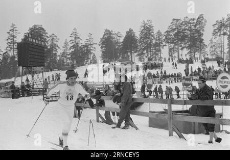 Aktuell 11 - 3 - 1974: HolmenkollenJuha Mieto gewann im letzten Jahr die 15 km und 5 Meilen. Dieses Jahr erhielt er die Holmenkoll-Medaille nach einem klaren Sieg in den 15 km und Bronze in den 5 Meilen. Die 5-mil wurde von Magne Myrmo gewonnen. Berit Mørdre Lammedal gewann die 5 km lange Damenmedaille Es war der erste norwegische Frauensieg in der Geschichte von Kollen. Foto: Ivar Aaserud / aktuell / NTB ***FOTO NICHT VERARBEITET*** dieser Text wurde automatisch übersetzt! Stockfoto