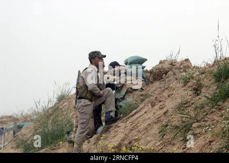 (160410) -- KIRKUK, 10. April 2016 -- Kämpfer schiitischer paramilitärischer Gruppen, bekannt als Hashd Shaabi oder populäre Mobilisierung, starten am 10. April 2016 eine neue Operation zur Befreiung des Dorfes Bashir 30 Kilometer südlich der Stadt Kirkuk im Nordirak von Militanten des Islamischen Staates (IS). Mindestens 10 Kämpfer wurden getötet und 50 weitere von Hashd Shaabi verwundet und Dutzende von IS-Militanten wurden ebenfalls bei den Zusammenstößen getötet, teilte eine Sicherheitsquelle Xinhua mit. Ako Zangana) IRAQ-KIRKUK-NEW OPERATION Dawood PUBLICATIONxNOTxINxCHN 160410 Kirkuk April 10 2016 Kämpfer aus schiitischen paramilitärischen Gro Stockfoto