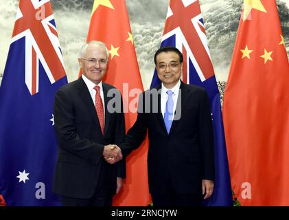 (160414) -- PEKING, 14. April 2016 -- der chinesische Premierminister Li Keqiang (R) trifft sich mit dem australischen Premierminister Malcolm Turnbull während der vierten jährlichen Gespräche zwischen den beiden Ländern Premierminister in Peking, Hauptstadt von China, 14. April 2016. Turnbull besucht China zum ersten Mal seit seinem Amtsantritt im September 2015 mit einer großen Wirtschaftsdelegation. )(wjq) CHINA-BEIJING-LI KEQIANG-AUSTRALIAN PM-ANNUAL TALKS (CN) RaoxAimin PUBLICATIONxNOTxINxCHN 160414 Peking 14. April 2016 der chinesische Premierminister Keqiang r trifft sich mit dem australischen Premierminister Malcolm Turnbull während des Vierten Treffens Stockfoto