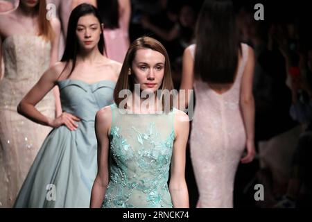(160415) -- SHANGHAI, 14. April 2016 -- Models präsentieren Kreationen der Marke Lacava während der Shanghai Fashion Week in Shanghai, Ostchina, 14. April 2016. ) (Ry) CHINA-SHANGHAI-FASHION WEEK (CN) ZhuangxYi PUBLICATIONxNOTxINxCHN 160415 Shanghai 14. April 2016 Models präsentieren Kreationen der Marke LACAVA während der Shanghai Fashion Week in Shanghai East China 14. April 2016 Ry China Shanghai Fashion Week CN ZhuangxYi PUBLICATIONxNOTxINxCHN Stockfoto