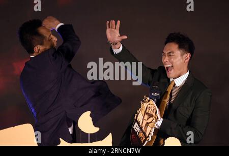 (160417) -- PEKING, 17. April 2016 -- Schauspieler Liu YE (L) und Schauspieler Yang Youning nehmen an einer Pressekonferenz für ihren neuen Film My war in Peking, der Hauptstadt Chinas, am 17. April 2016 Teil. Der Film wird am 30. September in China veröffentlicht. )(wjq) CHINA-BEIJING-MOVIE-MY WAR-PRESS CONFERENCE (CN) YaoxJianfeng PUBLICATIONxNOTxINxCHN 160417 Peking 17. April 2016 Schauspieler Liu YE l und Schauspieler Yang nehmen an einer Pressekonferenz für ihren neuen Film Teil My Was in Peking Hauptstadt von China 17. April 2016 der Film wird in China AM 30 September veröffentlicht werden Film My Was Press Conference CN YaoxJianfeng PUBLICATIONxN Stockfoto