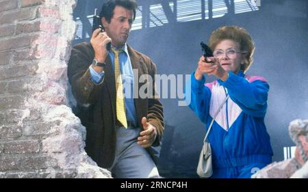 HÖR AUF! ODER MEINE MUTTER DREHT 1992 Universal Pictures-Filme mit Sylvester Stallone und Estelle Getty Stockfoto