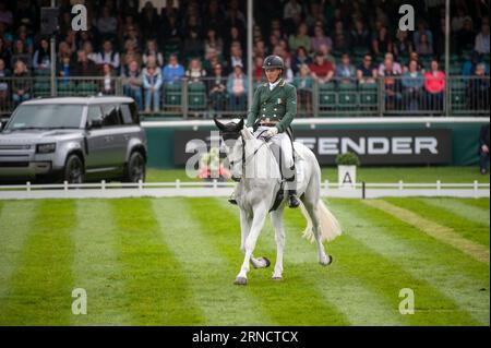 Stamford, Großbritannien. September 2023. Padraig McCarthy Riding HHS Noble Call vertritt Irland während der Dressur-Phase am 2. Tag der 2023er Defender Burghley Horse Trials auf dem Gelände von Burghley House in Stamford, Lincolnshire, England, Vereinigtes Königreich. Quelle: Jonathan Clarke/Alamy Live News Stockfoto