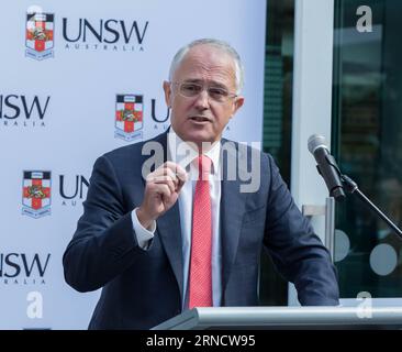 (160422) -- SYDNEY, 22. April 2016 -- der australische Premierminister Malcolm Turnbull spricht bei der Enthüllungszeremonie an der University of New South Wales (UNSW) in Sydney, Australien, 22. April 2016. Australien behauptete, dass sie das internationale Rennen im Hinblick auf das Verständnis von Quantencomputer führen, nachdem Premierminister Malcolm Turnbull eine neue Forschungseinrichtung bereist hatte. Die UNSW stellte am Freitag ihren neuen Quantencomputer-Laborkomplex vor, der seine Produktionskapazität verdoppelt, während sie die Ladung fortsetzt, einen siliziumbasierten Quantenprozessor zu entwickeln, eine kritische Hürde im globalen Rennen um Quantenberechnung Stockfoto