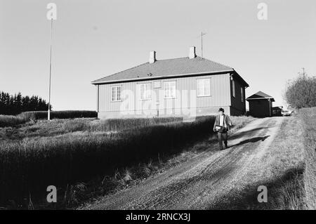 Heute vom 1. Bis 47: Hamar auf der AirMarienlyst hat sich zu einer gigantischen Institution entwickelt. Nun wird NRK die Distriktübertragungen erweitern. Im Herbst wurde ein Bezirksbüro für Hedmark und Oppland eingerichtet. Längerfristig ist es wünschenswert, dass jeder Bezirk eine eigene Bezirksradiostation erhält. Journalist Arve Granlund. Foto: Sverre A. Børretzen / aktuell / NTB ***FOTO NICHT VERARBEITET*** dieser Text wurde automatisch übersetzt! Stockfoto