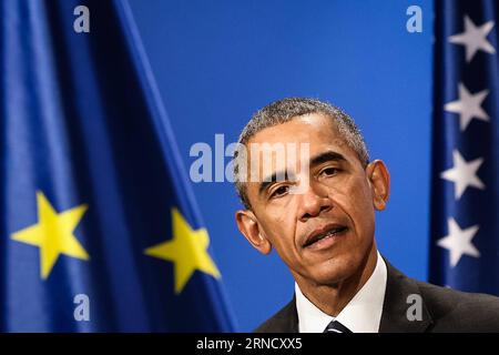 Pressekonferenz von Angela Merkel und Barack Obama in Hannover (160424) -- HANNOVER, 24. April 2016 -- US-Präsident Barack Obama nimmt an einer Pressekonferenz Teil, nachdem er am 24. April 2016 in Hannover mit Bundeskanzlerin Angela Merkel zusammengetroffen war. Barack Obama kam am 24. April in Hannover an. Er wird an der Eröffnungszeremonie der Hannover Industriemesse teilnehmen und Gespräche mit Bundeskanzlerin Angela Merkel führen. (Yxb) DEUTSCHLAND-HANNOVER-BARACK OBAMA-BESUCH zhangxfan PUBLICATIONxNOTxINxCHN Pressekonferenz von Angela Merkel und Barack Obama in Hannover 160424 Hannover 24. April 2016 US-Präsident BARAC Stockfoto