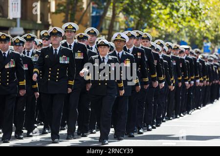 (160425) -- SYDNEY, 25. April 2016 -- Foto aufgenommen am 25. April 2016 zeigt das australische Team der königlichen Marine während der ANZAC Day Parade in Sydney, Australien. Der ANZAC Day ist ein nationaler Gedenktag in Australien und Neuseeland, der ursprünglich zu Ehren der Mitglieder des Australian and New Zealand Army Corps (ANZAC) entstand, die während des Ersten Weltkriegs in Gallipoli kämpften, nun aber mehr, um all jenen zu gedenken, die in militärischen Operationen für gedient und gestorben sind Ihre Länder. ) AUSTRALIEN-SYDNEY-ANZAC TAGESPARADE ZhuxHongye PUBLICATIONxNOTxINxCHN 160425 Sydney April 25 2016 Foto aufgenommen AM April 25 2016 zeigt aus Stockfoto