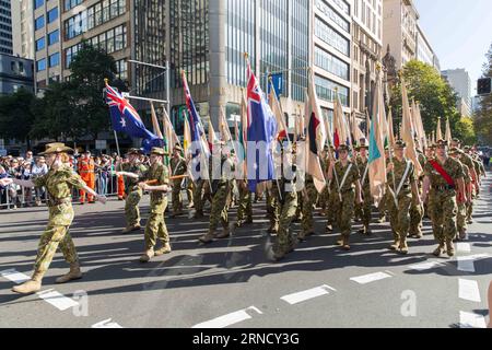 (160425) -- SYDNEY, 25. April 2016 -- Foto aufgenommen am 25. April 2016 zeigt ein Parade-Team während der ANZAC Day Parade in Sydney, Australien. Der ANZAC Day ist ein nationaler Gedenktag in Australien und Neuseeland, der ursprünglich zu Ehren der Mitglieder des Australian and New Zealand Army Corps (ANZAC) entstand, die während des Ersten Weltkriegs in Gallipoli kämpften, nun aber mehr, um all jenen zu gedenken, die in militärischen Operationen für gedient und gestorben sind Ihre Länder. ) AUSTRALIEN-SYDNEY-ANZAC TAGESPARADE ZhuxHongye PUBLICATIONxNOTxINxCHN 160425 Sydney April 25 2016 Foto aufgenommen AM April 25 2016 zeigt ein Parade-Team während der Stockfoto