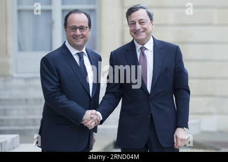 Themen der Woche Bilder des Tages 160426 -- PARIS, 26. April 2016 -- der französische Präsident Francois Hollande L gibt Mario Draghi, Präsident der Europäischen Zentralbank, im Elysee-Palast in Paris, Frankreich, am 26. April 2016 die Hand. FRANCE-PARIS-FRANCOIS HOLLANDE-MARIO DRAGHI-MEETING PIERREXANDRIEU PUBLICATIONXNOTXINXCHN Stockfoto