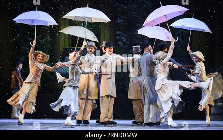 (160427) -- HONGKONG, 27. April 2016 -- Schauspieler spielen Eisballett The Swan Lake on Ice in Hong Kong, Südchina, 27. April 2016. ) (wyo) CHINA-HONG KONG-ICE BALLETT (CN) NgxWingxKin PUBLICATIONxNOTxINxCHN 160427 Hong KONG April 27 2016 Schauspieler spielen ICE Ballett der Schwanensee AUF EIS in Hong Kong Südchina April 27 2016 wyo China Hong Kong ICE Ballett CN NgxWingxKin PUBLATIONxNOTxINxCHN Stockfoto