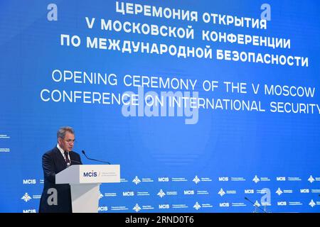 (160427) -- MOSKAU, 27. April 2016 -- der russische Verteidigungsminister Sergej Shoigu hält eine Rede während der 5. Moskauer Konferenz über internationale Sicherheit (MCIS) in Moskau, Russland, am 27. April 2016. Hier findet die 5. Moskauer Konferenz über internationale Sicherheit statt, die sich in diesem Jahr mit dem Hauptthema Terrorismusbekämpfung befasst. ) RUSSLAND-MOSKAU-INTERNATIONALE SICHERHEITSKONFERENZ DaixTianfang PUBLICATIONxNOTxINxCHN 160427 Moskau April 27 2016 die russischen Verteidigungsminister Sergej Shoigu halten eine Rede während der 5. Moskauer Konferenz ÜBER internationale Sicherheit MCIS in Moskau AM 27 2016. April, dem 5 Stockfoto