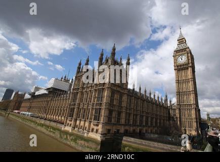 (160427) -- LONDON, 27. April 2016 -- Foto aufgenommen am 27. April 2016 zeigt einen allgemeinen Blick auf den Big Ben im Zentrum Londons, Großbritannien. Londons berühmter Big Ben soll ein Facelift von 43 Millionen US-Dollar erhalten, teilte das britische Parlament am Dienstag mit. Ein dreijähriges Arbeitsprogramm wird Anfang 2017 beginnen. Dies bedeutet, dass die Uhr ausgeschaltet und die Glocke während der Ausführung der Arbeiten für eine bestimmte Zeit stumm geschaltet wird. ) GROSSBRITANNIEN-LONDON-BIG BEN-REPAIR HanxYan PUBLICATIONxNOTxINxCHN 160427 London April 27 2016 Foto aufgenommen AM April 27 2016 zeigt eine allgemeine Ansicht des Big Ben im Zentrum Londons Brit Stockfoto