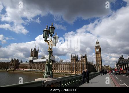 (160427) -- LONDON, 27. April 2016 -- Foto aufgenommen am 27. April 2016 zeigt einen allgemeinen Blick auf den Big Ben im Zentrum Londons, Großbritannien. Londons berühmter Big Ben soll ein Facelift von 43 Millionen US-Dollar erhalten, teilte das britische Parlament am Dienstag mit. Ein dreijähriges Arbeitsprogramm wird Anfang 2017 beginnen. Dies bedeutet, dass die Uhr ausgeschaltet und die Glocke während der Ausführung der Arbeiten für eine bestimmte Zeit stumm geschaltet wird. ) GROSSBRITANNIEN-LONDON-BIG BEN-REPAIR HanxYan PUBLICATIONxNOTxINxCHN 160427 London April 27 2016 Foto aufgenommen AM April 27 2016 zeigt eine allgemeine Ansicht des Big Ben im Zentrum Londons Brit Stockfoto