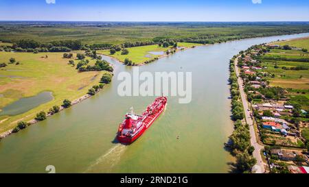 Tulcea, Rumänien. Sulina Branch, Schifffahrt auf der Donau, Dorf Partizani. Stockfoto