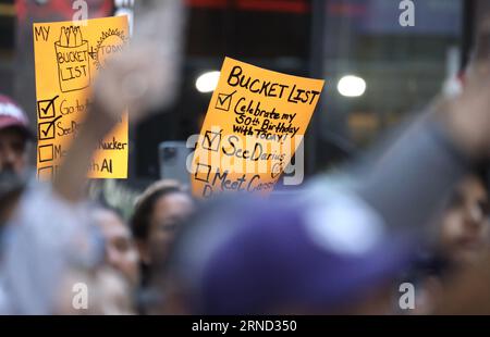 1. September 2023, New York City, New York: (NEU) Darius Rucker LIVE in der TODAY Show. 1. September 2023, New York, USA: Darius Rucker spielt LIVE auf der TODAY Show auf der Rockefeller plaza in New York mit der Anwesenheit von Fans, die die plaza überfüllten. Darius Carlos Rucker ist ein US-amerikanischer Sänger, Gitarrist und Songwriter. Bekannt wurde er zunächst als Lead-Sänger und Rhythmusgitarrist der Rockband Hootie & the Blowfish, die er 1986 an der University of South Carolina zusammen mit Mark Bryan, Jim ''Soni'' Sonefeld und Dean Felber gründete. Kredit: Niyi Fote/Thenews2 (Foto: Niyi Fote/Thenews2/Zu Stockfoto