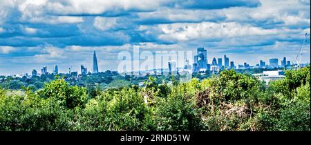 Ein panaramischer Blick auf die „City of London“ Landschaft, von den Gärten des Eltham Palace Stockfoto